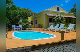 Bahamas Life, Season 1: From Scrubs to Sandals