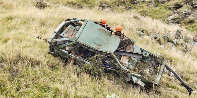 12:35 AM: Extreme Tow Truckers (S1 E8) (S1) | Paramount | 2/19 2026