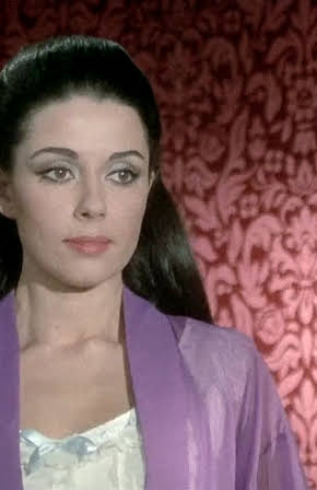 Mónica Randall as 