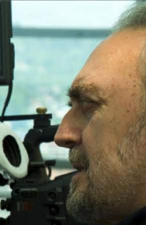 Roberto Leoni as Director