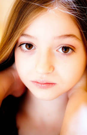 Anna Harr as 