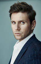 Allen Leech como 