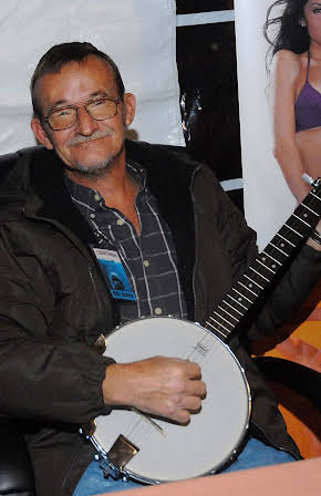 Billy Redden as Lonnie