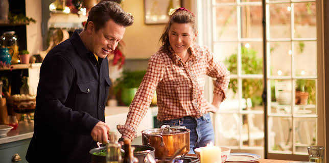 19:00: Jamie's Christmas Shortcuts (S1 E2) (S1) | TV6 | 12/7 2025