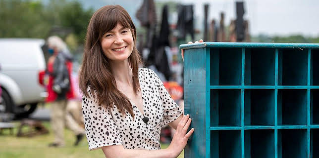 12:15 PM: Bargain Hunt (S60) | BBC One | 1/6 2026