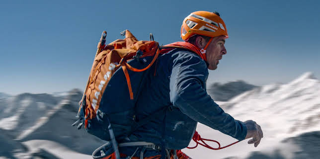 Et kappløp mot toppen (2023)