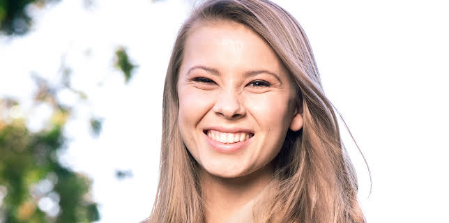 17:00: Crikey! It's the Irwins (S1 E14) (S1) | Animal Planet | 10/30 2025