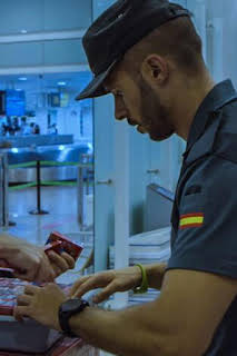 23:23: Control de fronteras: España: Episodio 19 | Discovery Max | 4/5 2026