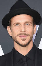 Gustaf Skarsgård som 
