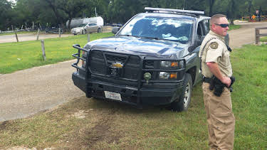 04:00: Lone Star Law  (S1 E7) (S1) | Animal Planet | 12/28 2025