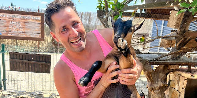 8:00 AM: Bargain Loving Brits in the Sun (S11 E37) (S11) | 5 Star | 2/12 2026