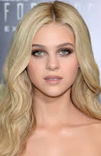 Nicola Peltz como 