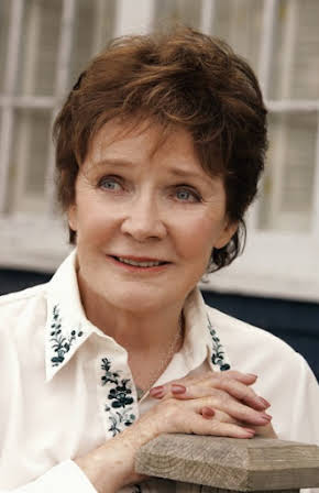 Polly Bergen as Molly Quade
