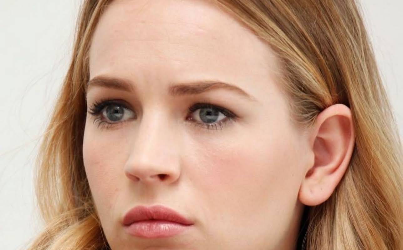 Britt Robertson