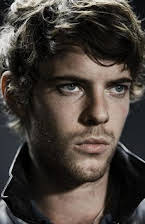 Harry Treadaway som 