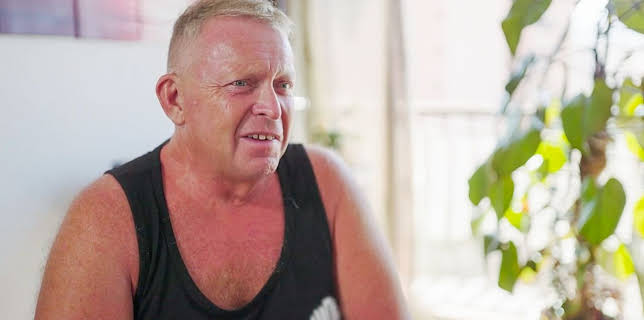 9:00 AM: Bargain-Loving Brits in the Sun (S9 E36) (S9) | 5 Star | 11/26 2025