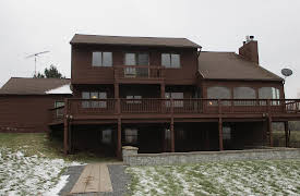 House Hunters: Volume 7, Season 162: Sticking It Out in Lansing, New York