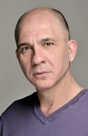 Darío Grandinetti as 