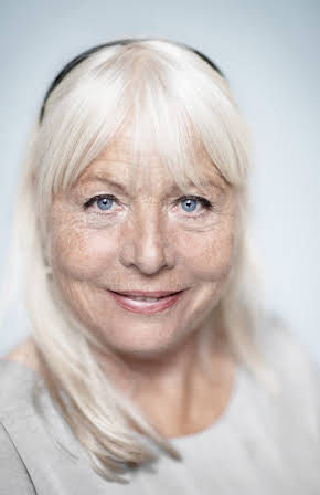 Helle Hertz as 