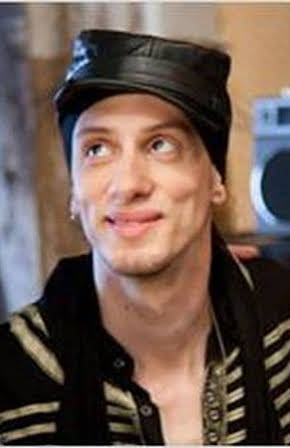 Martín Lombard as Martin Santiago