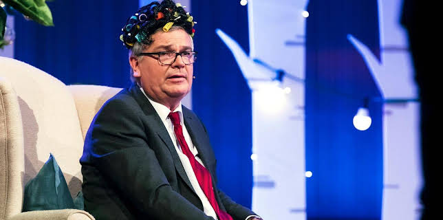 23:05: Jürgen B. Hausmann: Krisbaum, Kriskind, Krisdekrise | WDR Fernsehen | 12/24 2025