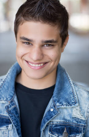 Angelo Dylen as Ray