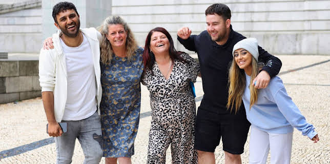 8:55 AM: Strangers on a Plane | More 4 | 2/3 2026