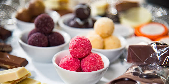 09:10: Träume aus Schokolade - Die Kunst des Pralinenmachens | 3SAT | 12/22 2025