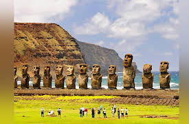 World Heritage Sites: Exploring the World’s Greatest Places: Easter Island and the Moai