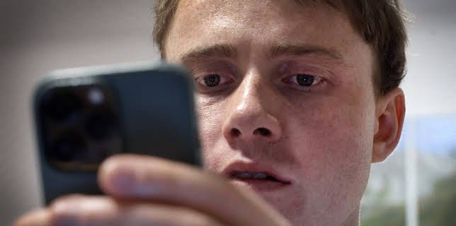 20:30: Eksponert: Hele bildet | NRK 1 | 11/30 2025