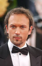Vincent Perez som Director