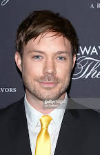 Justin Bare som Director