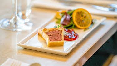 11:25: Schönbrunner Frühlingsgeschichten - Von Veilchen, Zitrusbäumen und kulinarischen Träumen | 3SAT | 4/6 2026