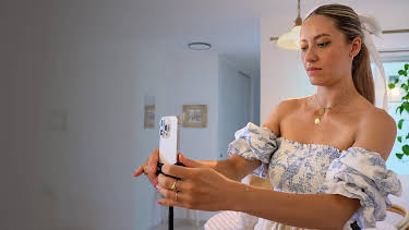 00:15: USA extrem: Tradwives – Sittsam, hübsch, perfekt | ZDFinfo | 5/1 2026