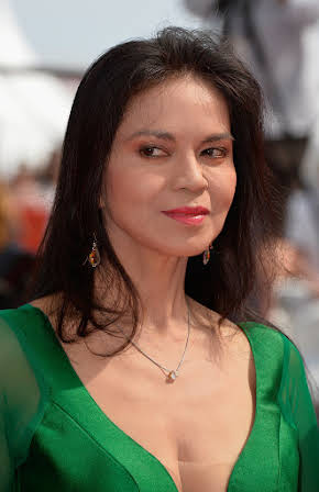 Maria Isabel Lopez as 