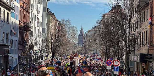 12:10: Rosenmontagszug Mainz 2026 | Das Erste | 2/16 2026