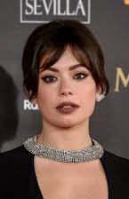 Anna Castillo como Leonor