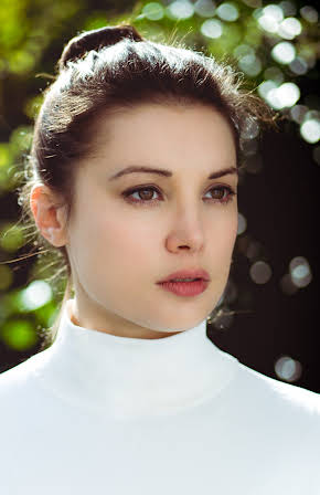 Eloise Juryeff as Dr. Dominique Pasquale 
  
  
  (as Eloise Oliver)