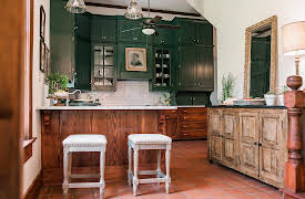 Home Town, Season 1: A House With History