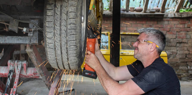 09:00: Ant Anstead: Born Mechanic (S1 E1) (S1) | Discovery Channel | 12/22 2025