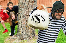 SuperHeroKids: SuperHeroKids Catch a Thief!