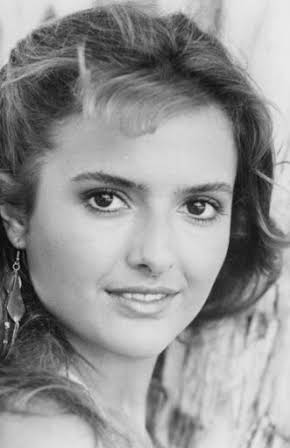 Fabiana Udenio as 