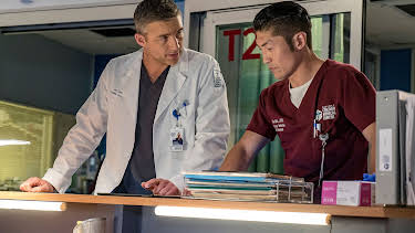 18:40: Chicago Med (S2 E9) (S2) | Viasat Series | 6/18 2026