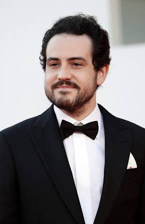 Alexandre Moratto as Director