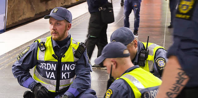 23:55: T-banen Stockholm (S9 E15) (S9) | MAX | 2/17 2026