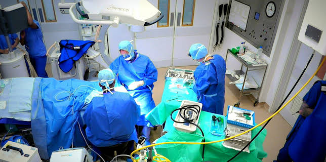 8:00 PM: Inside the Operating Theatre (S1 E9) (S1) | W | 12/7 2025