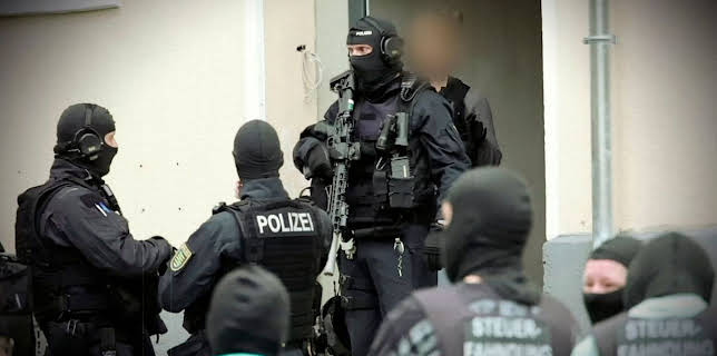 01:15: Luxus durch Betrug | Tagesschau 24 | 2/13 2026