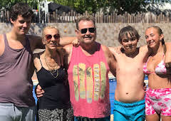 Bargain-Loving Brits in the Sun