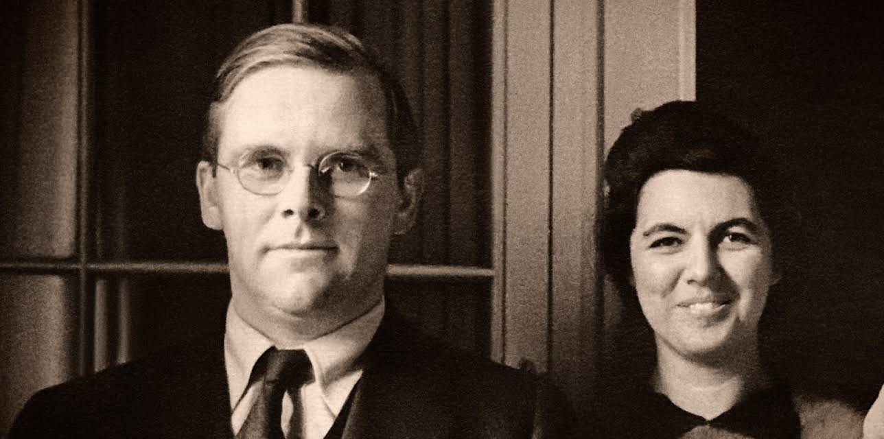 Defying the Nazis: The Sharps' War (2016)