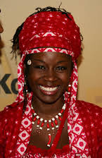 Akosua Busia como 
